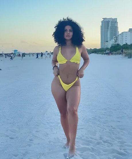 Amanda Carvalho model pornographic photos