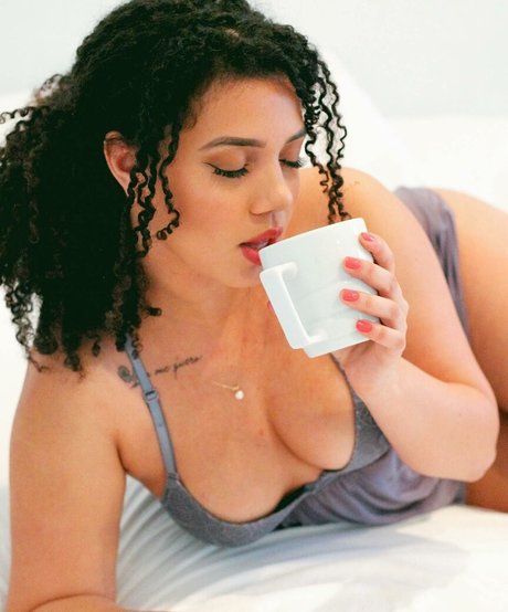 Amanda Carvalho adult star galleries