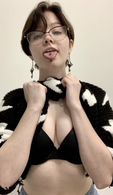 petite skinny onlyfans nude images