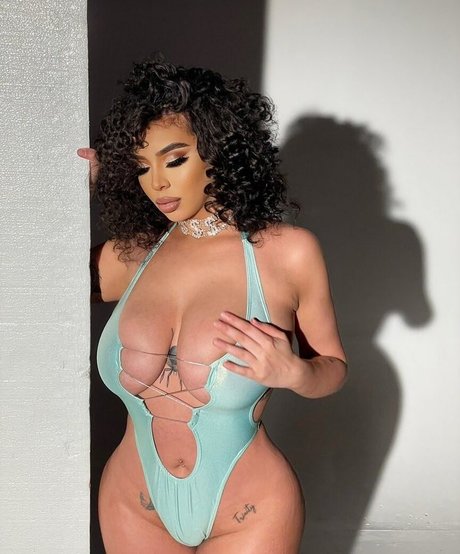 Annamarie Sarai pornstar xxx galleries