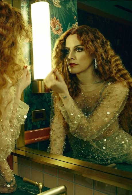 Riley Keough model adult pic