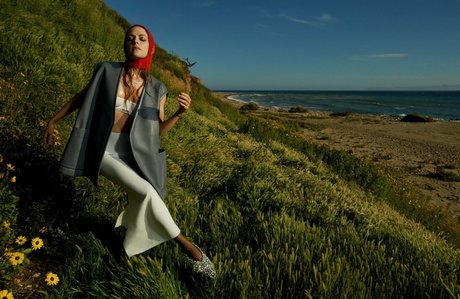 Riley Keough pornstar galleries