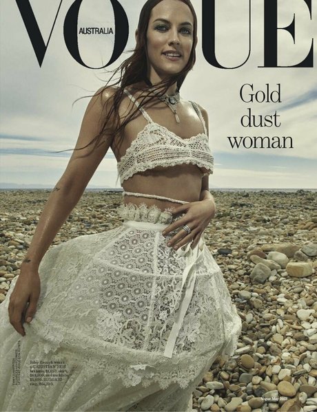 Riley Keough star erotic gallery