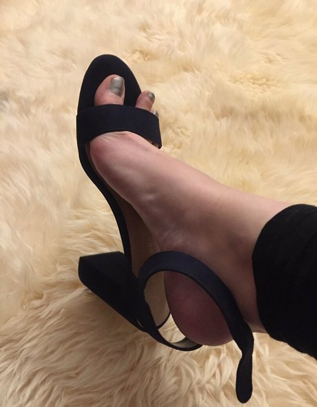 chrissys feet exclusive actress pics