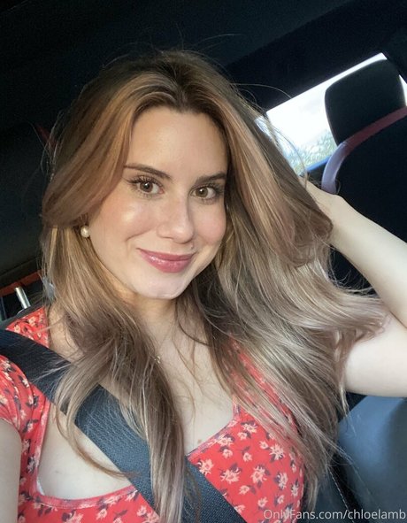 chloelamb top profile image