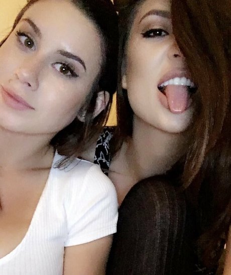 chloelamb nude pornstar pictures