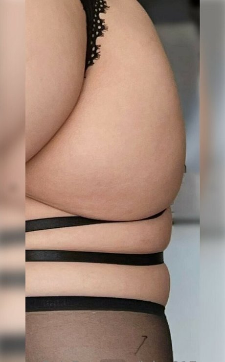 jiaojiaosquats porn actress image