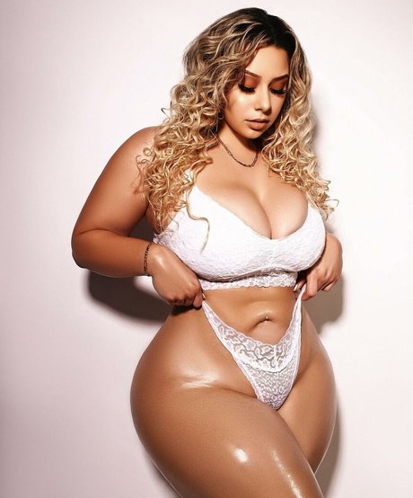 curly ebony onlyfans top pictures