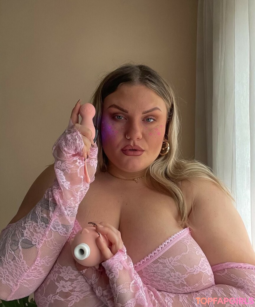 Lovaeij model beautiful img