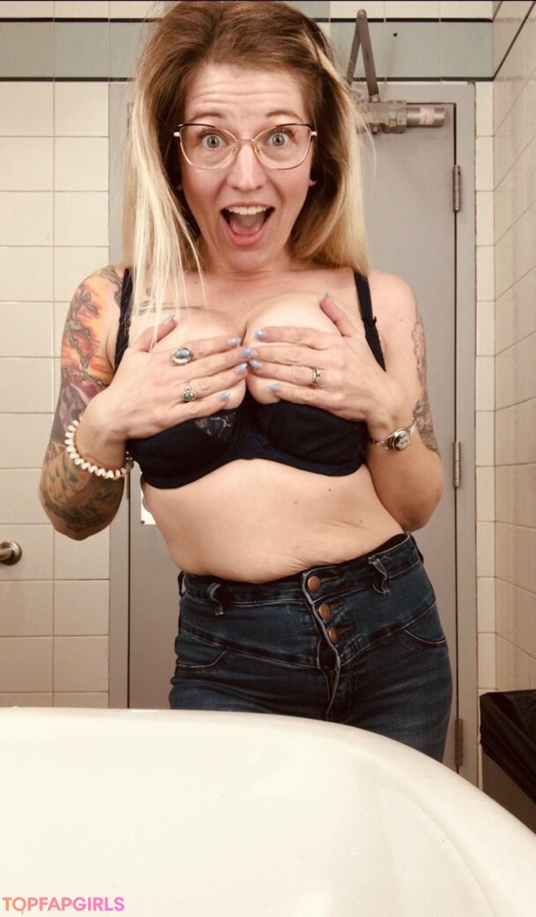 denalireese nude actress picture