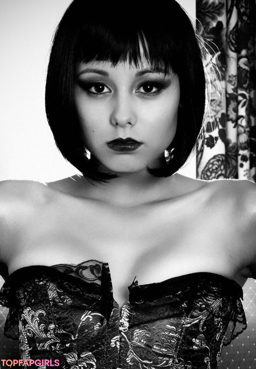 MissLunaMiel top profile image