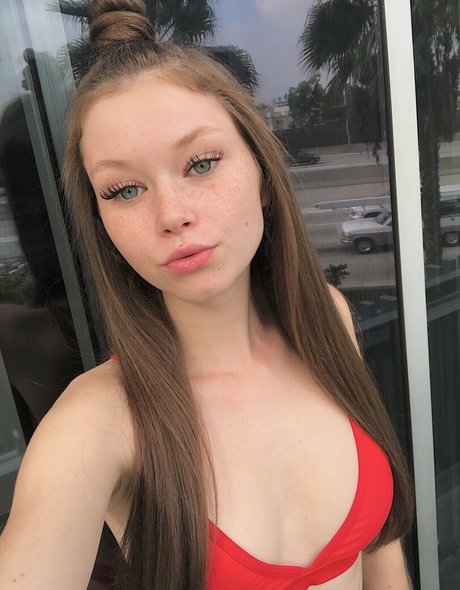 Lily Ana Alexander naked star pictures