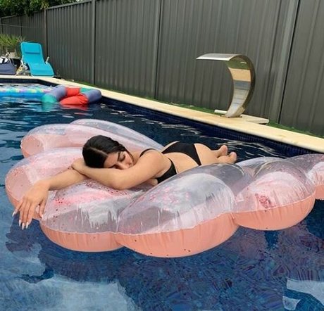 Busty Indian nude model photos