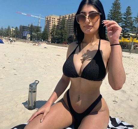 Busty Indian beautiful pornstar pictures