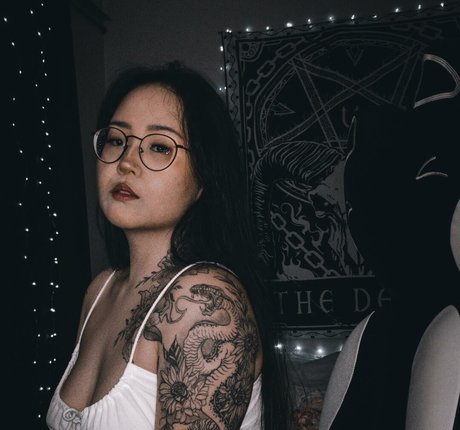 Akemyni pornstar naked photo