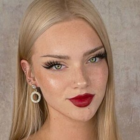 sheyliee xxx actress pics