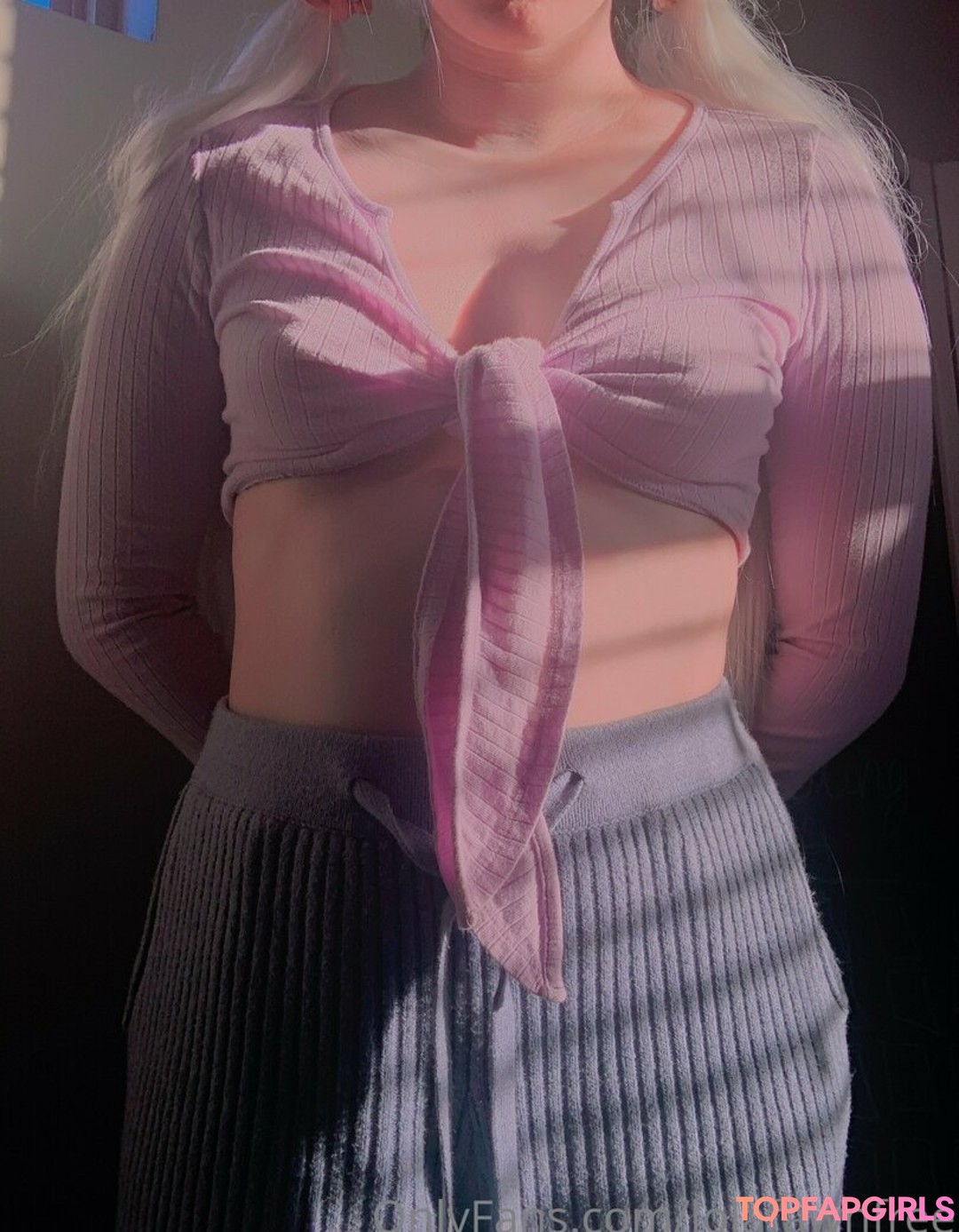 lolafawnfree sexy actress pic