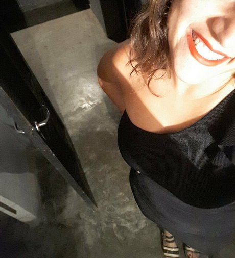 girllola erotic star photos