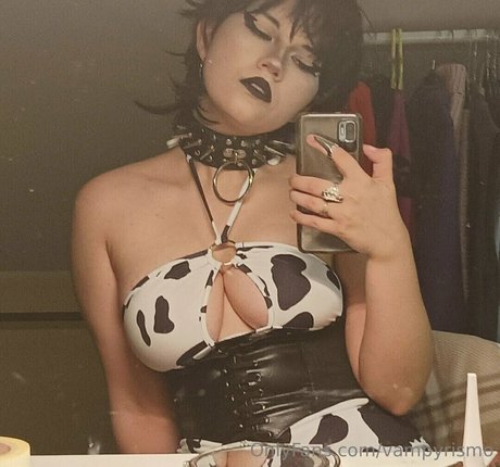 vampyrismo model sex picture