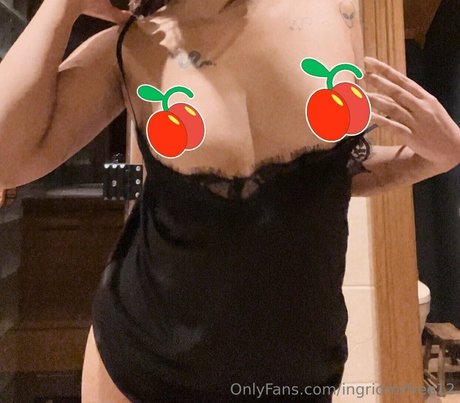 ingridmrfree12 art model pic