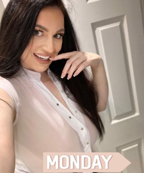 JasmineJamesx model xxx pic