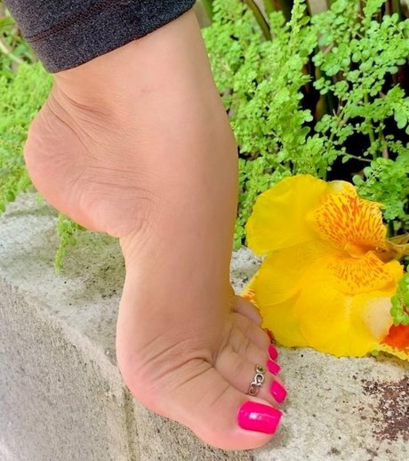 Cinnamonfeet model sexy pic