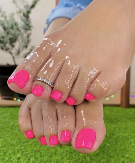 Cinnamonfeet model pornographic pic