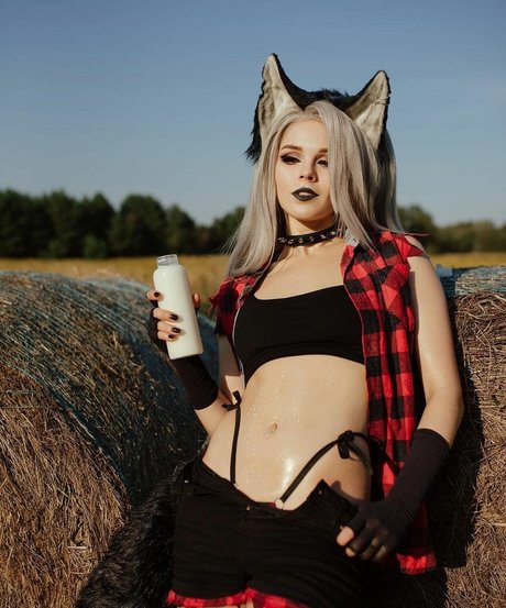 Yugoroforge nudes model picture