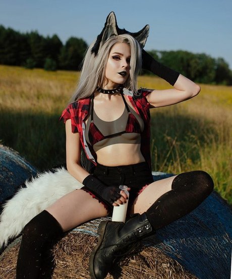 Yugoroforge erotic model photo