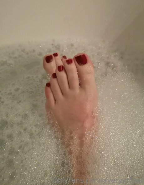 averyysfeet adult model pics