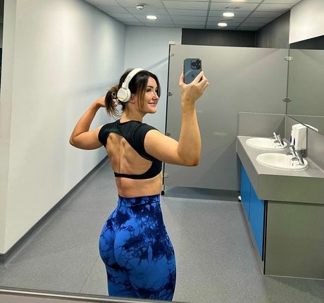 innocent onlyfans beautiful pics