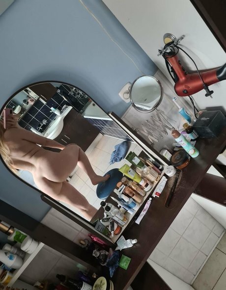 polishloca beautiful model image