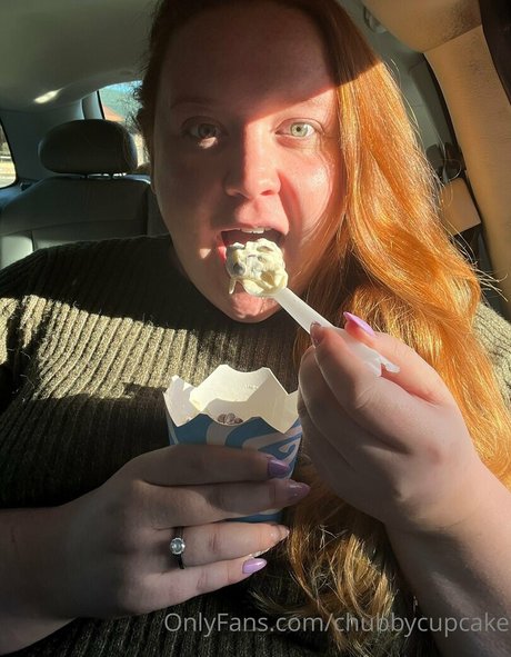 chubbycupcake nude model photo