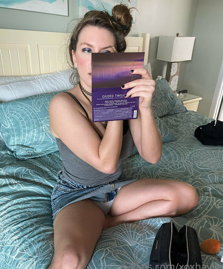 xoxhaylie pornographic actress photo