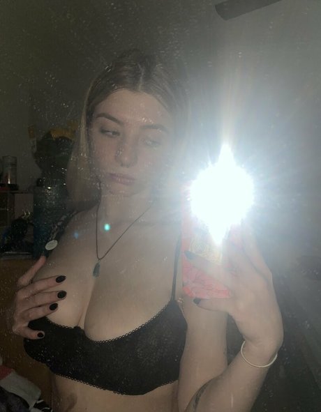 fairiwinni sexy model picture