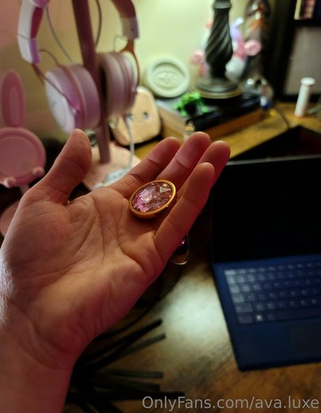 ava luxe pornstar adult pic