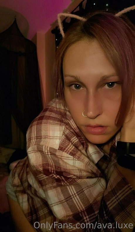 ava luxe pretty actress pics