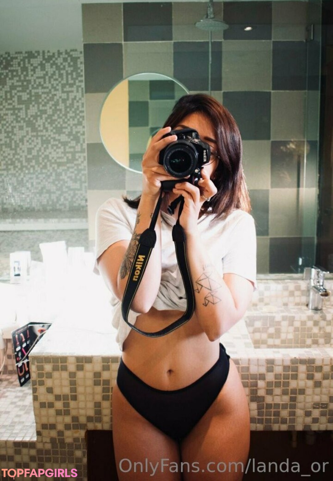 landa or pornstar naked image