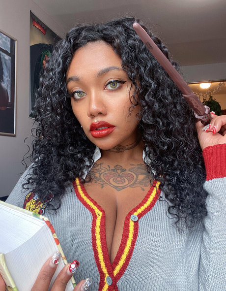 izzysaeko model xxx gallery