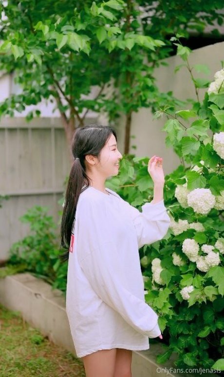 jenasis star nice pic