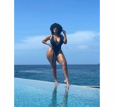 Sophie Likosky hot star photos