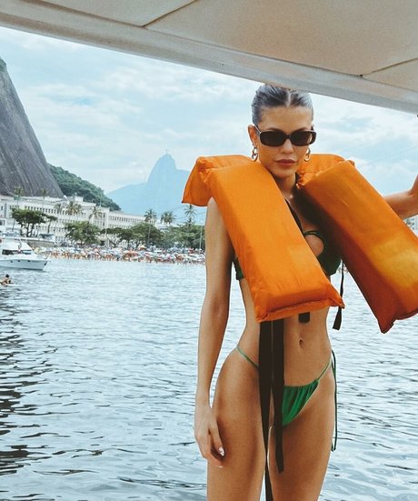 Vitoria Strada exclusive actress pics