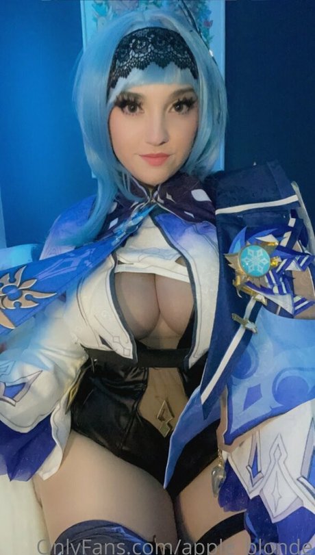 apple blonde top model pics