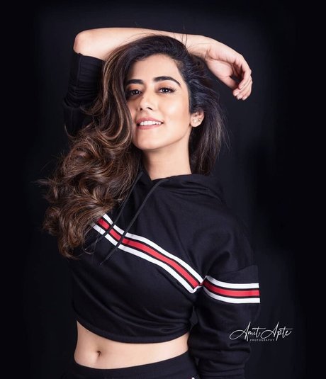Jonita Gandhi pornographic star images
