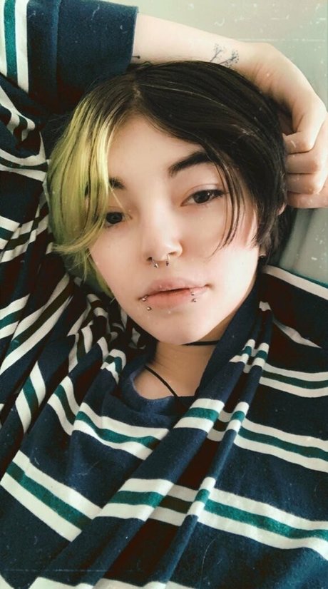 erasedweeaboo free naked actress pics