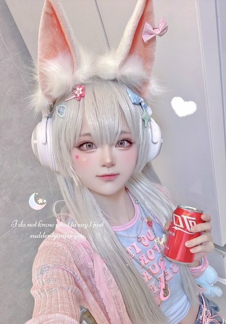 SeeU Cosplay star sexy image