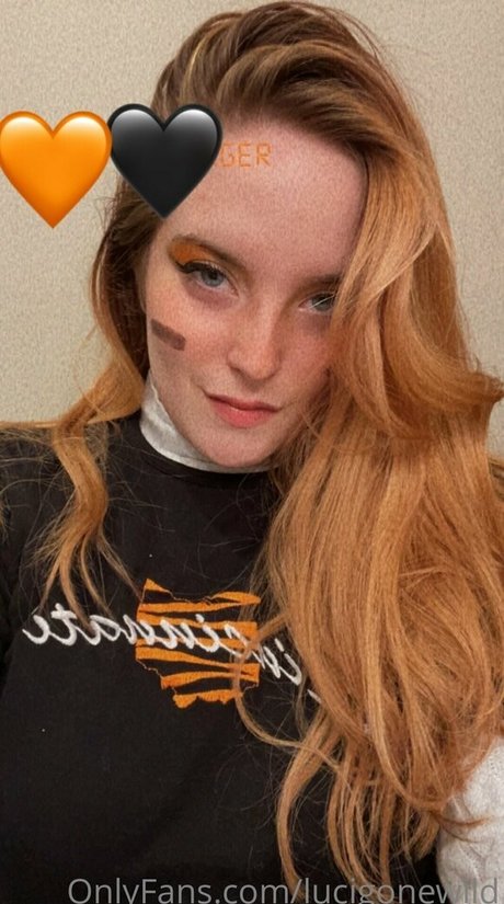 lucigonewild model naked photo