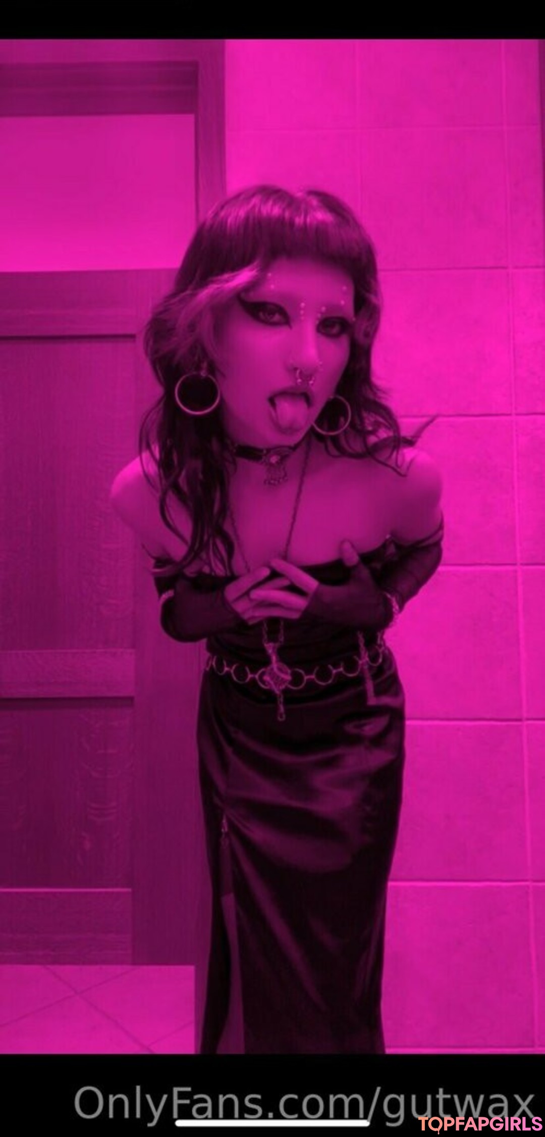 gutwax porn model photo