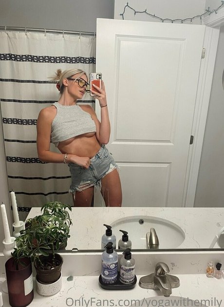 yogawithemily porn model images