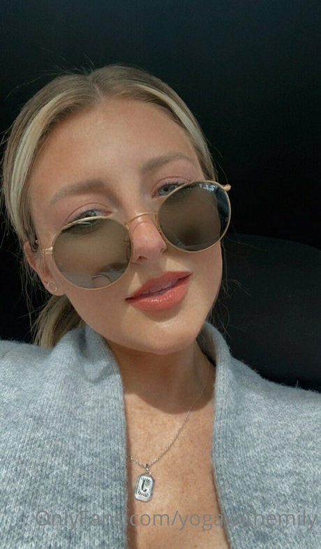 yogawithemily star pretty pics